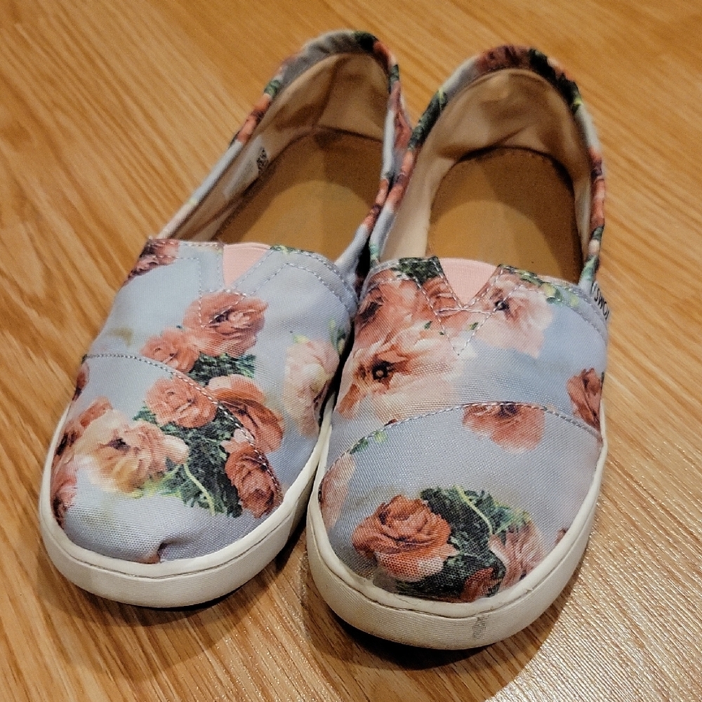 TOMS Youth 6 Flats Floral Blue With Roses